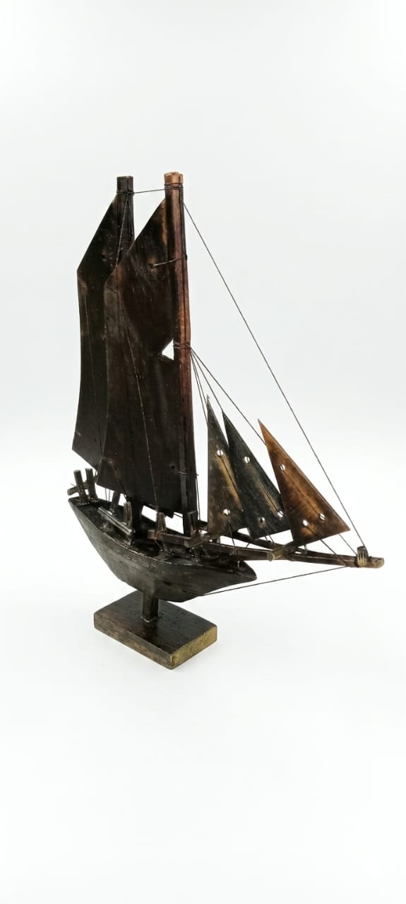 Miniatur Kapal Phinisi - Gambar 4