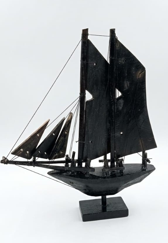 Miniatur Kapal Phinisi - Gambar 3